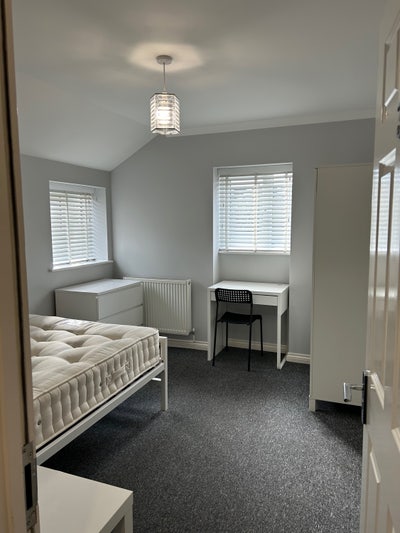 *Double & Single Furnished Rooms* Main Photo