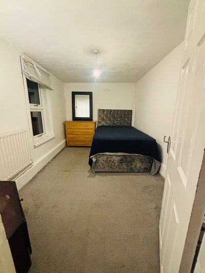 Single Room Main Photo