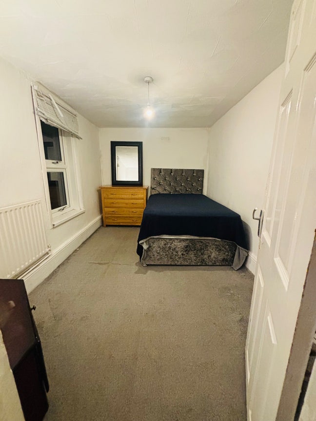 Single Room Main Photo
