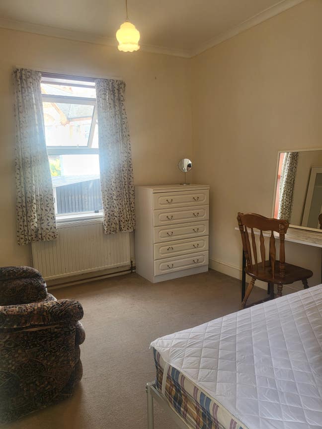 Lovely rooms in quiet clean houseshare Main Photo