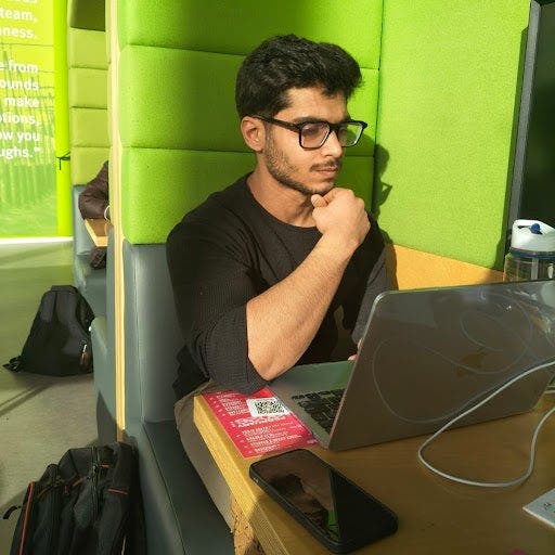 2 Friends Looking for Flat/Room to Rent Main Photo