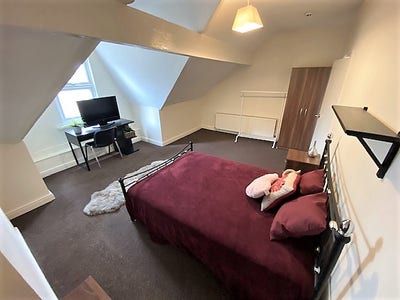 Dbl room in 3 bed professional share Main Photo