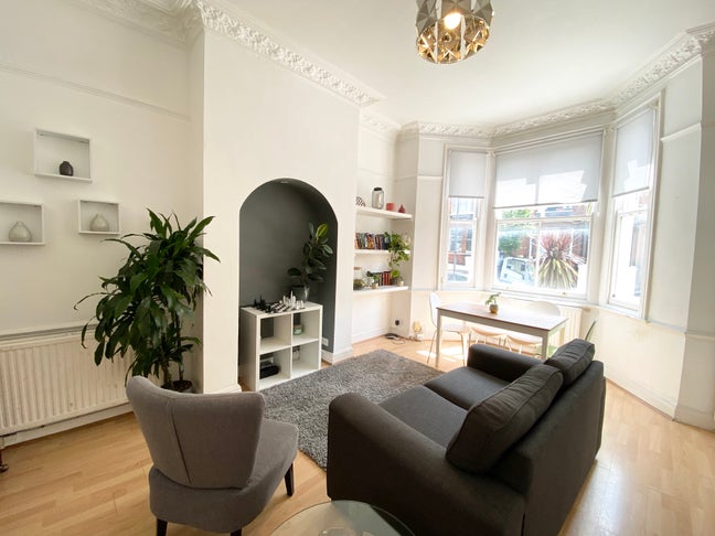 Sunning Two Bed -Prime West Hampstead Gem Main Photo