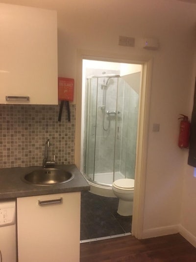 Self contained studio in the heart of Croydon.  Main Photo