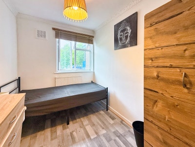 Room near mile end station - London E3 inc bills Main Photo
