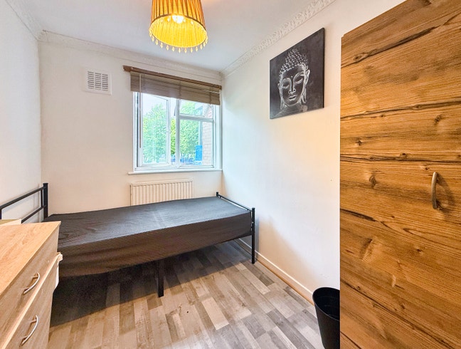 Room near mile end station - London E3 inc bills Main Photo