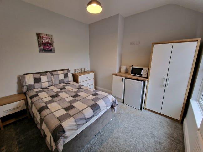 Large Double Room Hawthorn Road Main Photo
