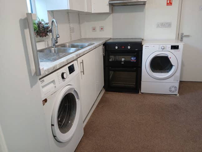En-suite furnished Double Room Langley Slough Main Photo