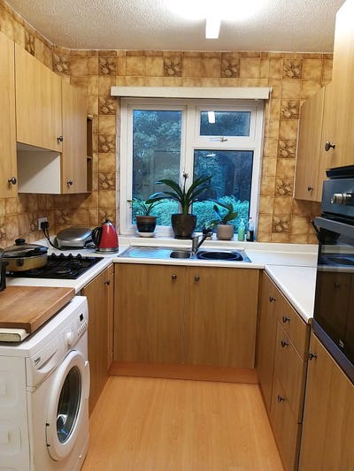A Double Bedroom Available in 2 Bedroom House Main Photo