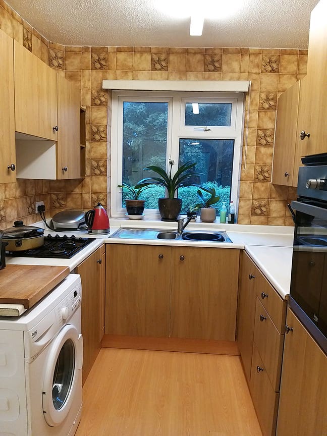 A Double Bedroom Available in 2 Bedroom House Main Photo