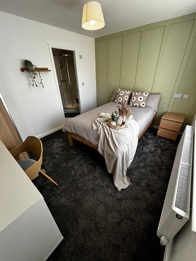 Luxury Ensuite Rooms for Rent-Radcliffe  Main Photo