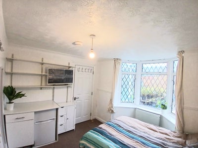En-suite furnished Double Room Langley Slough Main Photo