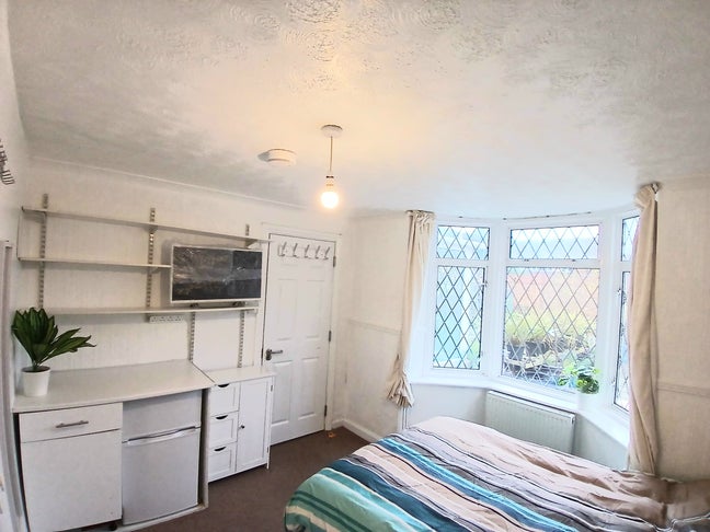 En-suite furnished Double Room Langley Slough Main Photo