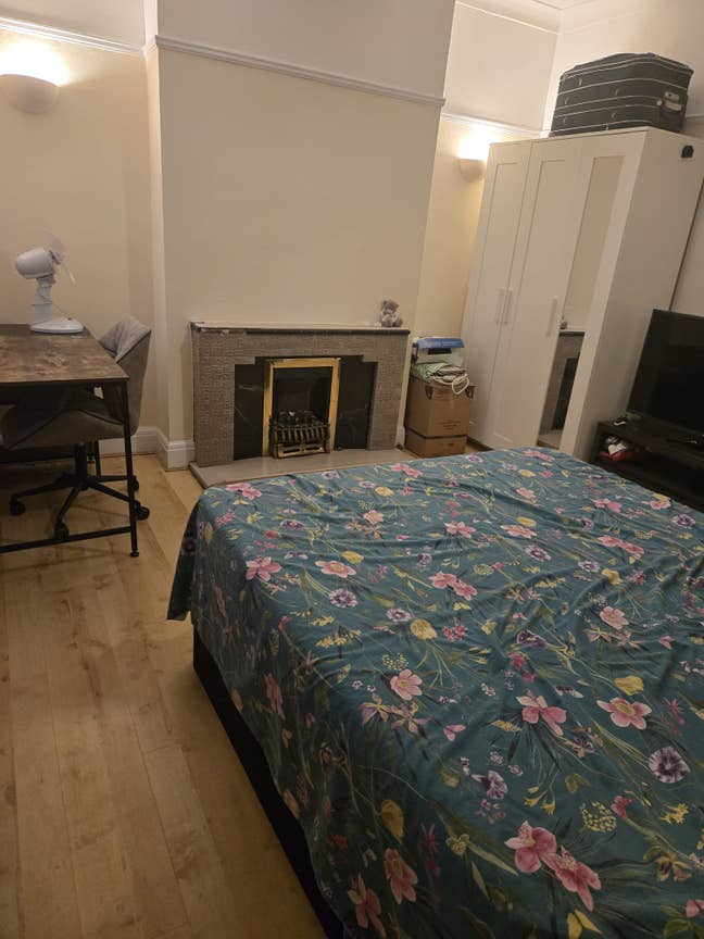 Double and single room out for rent Main Photo