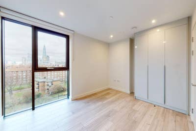 Single Room and Bathroom  with 2 Flatmates Main Photo