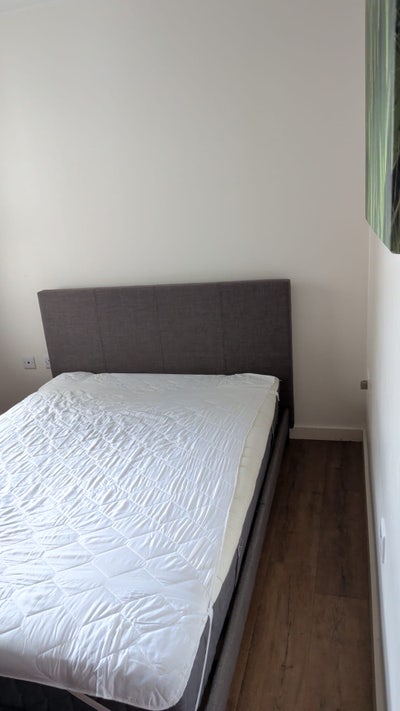 Double bedroom sharing available for one girl  Main Photo