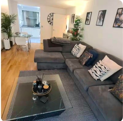King size room - large flat - 4min Custom House  Main Photo