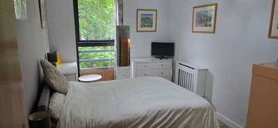 Big Double Room - Great Location Main Photo