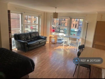 Cozy Flat in West End (All Bills Included) Main Photo