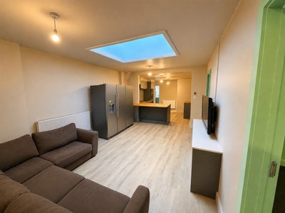 The Painted Haven | All Bills Included Main Photo