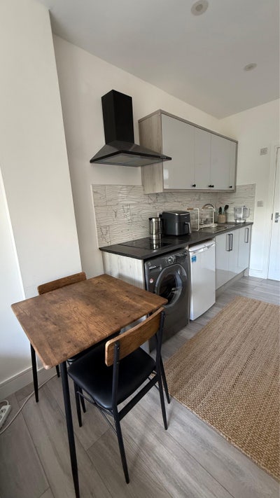 Lovely studio flat to let  Main Photo
