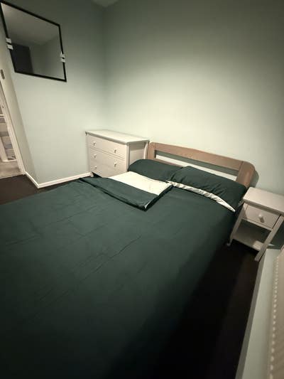 Mon to Fri, Single occupancy room.  Main Photo