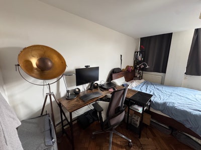 Short-let. Spacious double room in 3 bed flat  Main Photo
