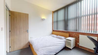 One Room Available Within a 4 Bedroom Flat Main Photo