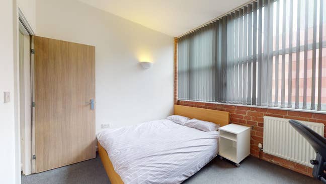 One Room Available Within a 4 Bedroom Flat Main Photo