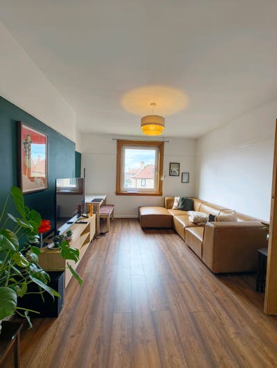 Bright double room in characterful flat - EH11 Main Photo