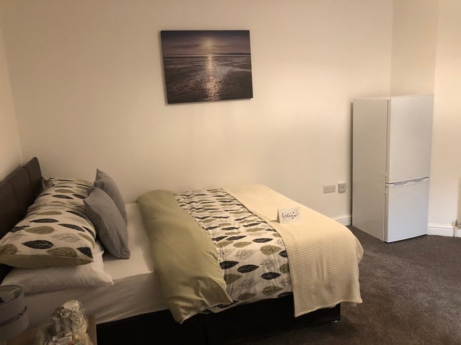Large En-Suite Room  Main Photo
