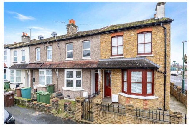 Spacious Rooms Available in  Well-Maintained House Main Photo