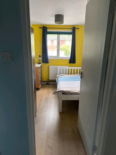 Single furnished room available Main Photo