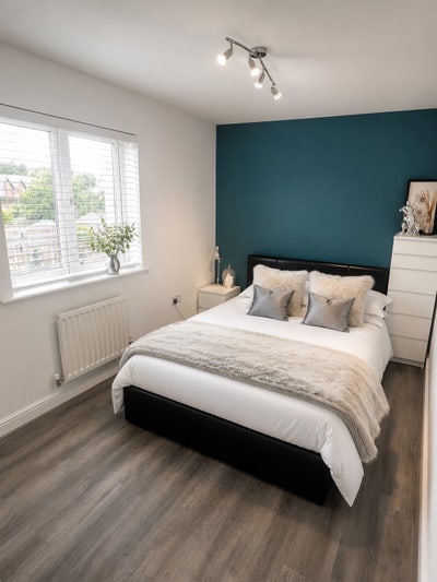 Furnished Dble Room | bills inc | private parking Main Photo
