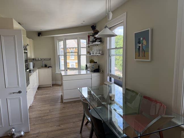 Double Room to rent in lovely apartment Main Photo