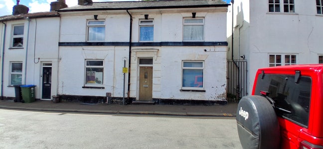 2 Large Doubles - Prime Town Centre Location! Main Photo