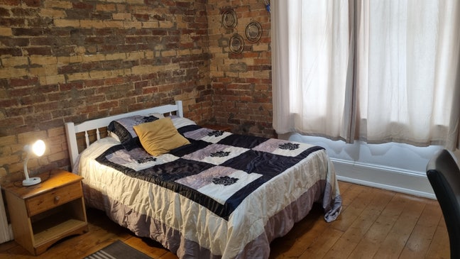 Beautiful spacious double room fast wifi Main Photo
