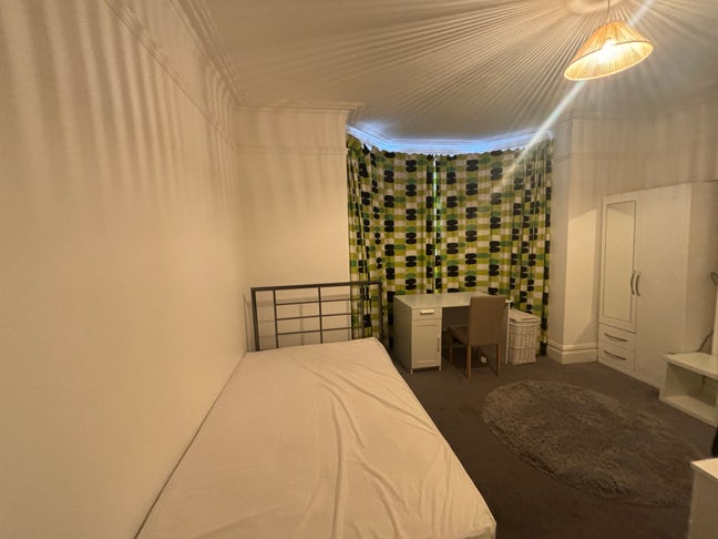 Students rooms available within 5 min walk to ARU  Main Photo