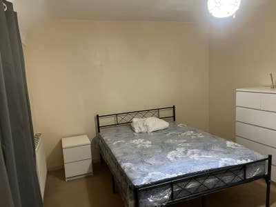  Large double Room in quiet house in Dagenham RM9 Main Photo