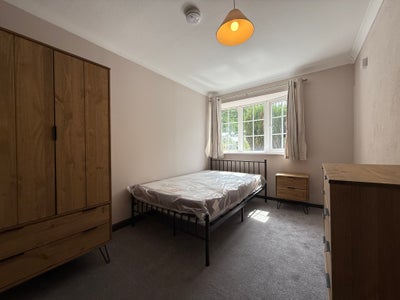Redecorated & Furnished Ground Floor Double Room Main Photo