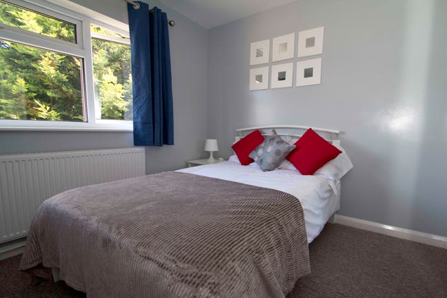 Furnished & Spacious Double Room with Ensuite  Main Photo
