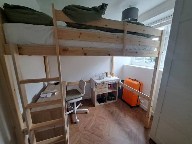 Room in lovely flat on Brixton Hill Main Photo