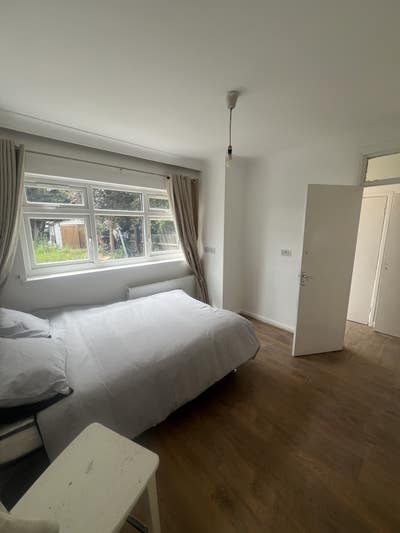 Private En-Suite Room with Kitchenette | All Bills Main Photo
