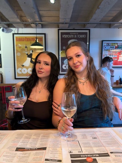 Looking for a female flat mate  Main Photo