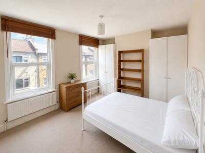 Large Double Room – Canning Town E16  Main Photo