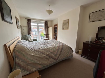 Beautiful large double room (Mon–Fri ONLY) Main Photo