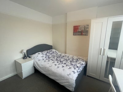 Nice, Spacious Room Available Now - Neasden  Main Photo