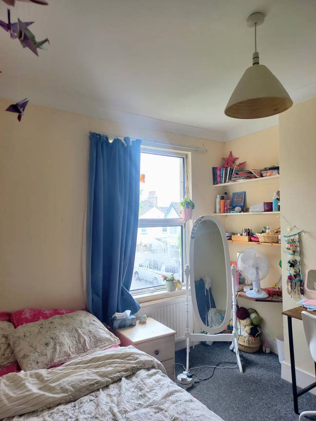 Lovely spacious Room available  Main Photo