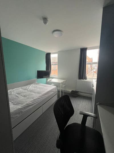 Studio Apartment LE1 Main Photo