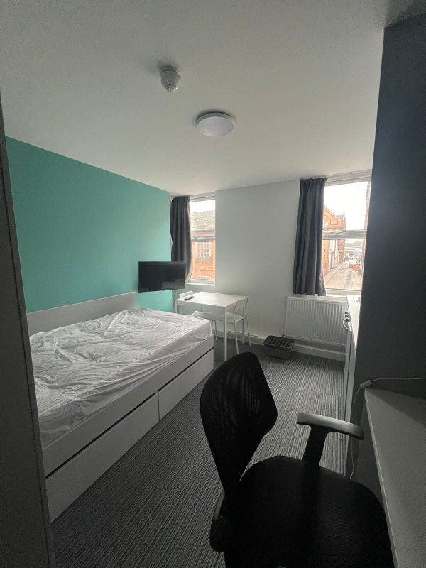Studio Apartment LE1 Main Photo